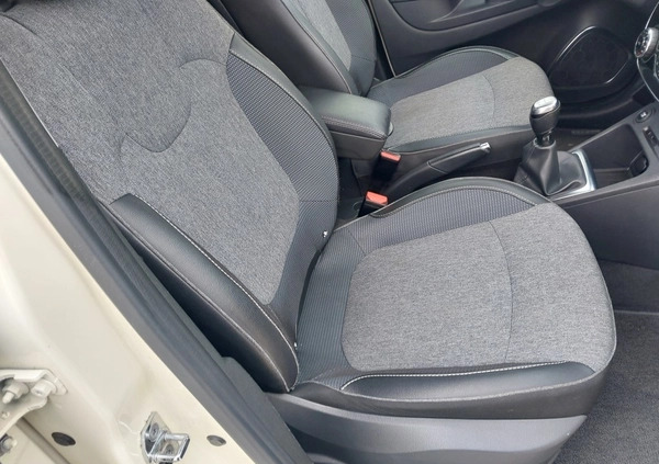 Renault Captur cena 47900 przebieg: 77000, rok produkcji 2018 z Poznań małe 137